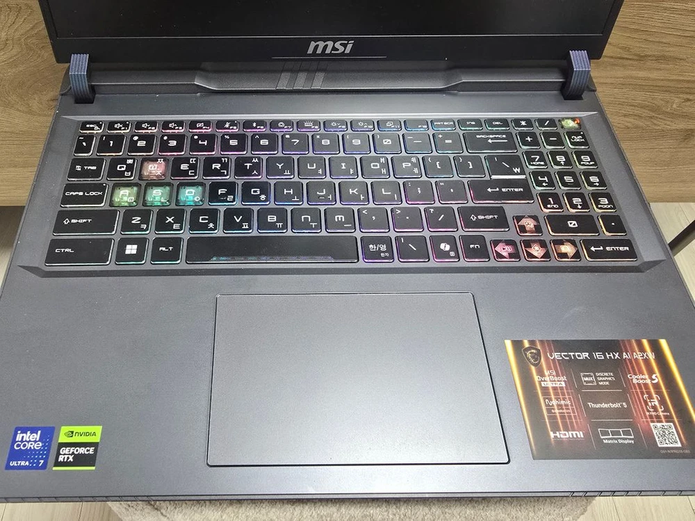 Msi 벡터 16 울트라7 64램 2테라 rtx5070ti 최고사양 게이밍 노트북 팝니다 이미지
