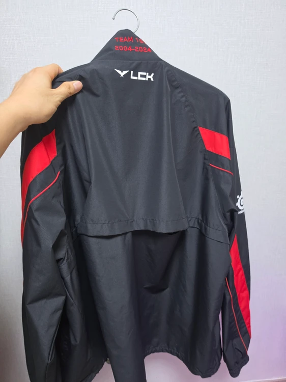 T1 2024 스프링 LCK 유니폼 자켓 2XL 논마킹 판매합니다 이미지