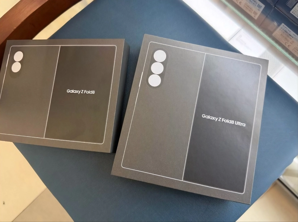 갤럭시Z 폴드8 그라파이트 512기가 미개봉제품 150만원에 판매합니다. - 안심되는 중고거래