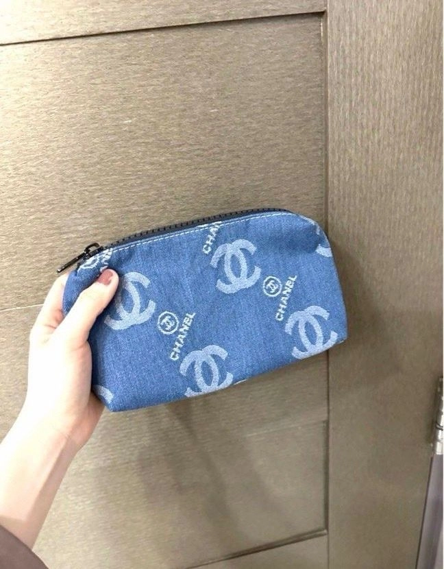 샤넬뷰티 데님 스퀘어 파우치 클러치 이미지