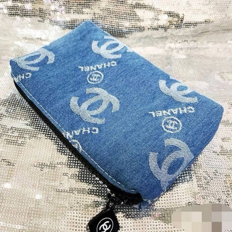샤넬뷰티 데님 스퀘어 파우치 클러치 이미지