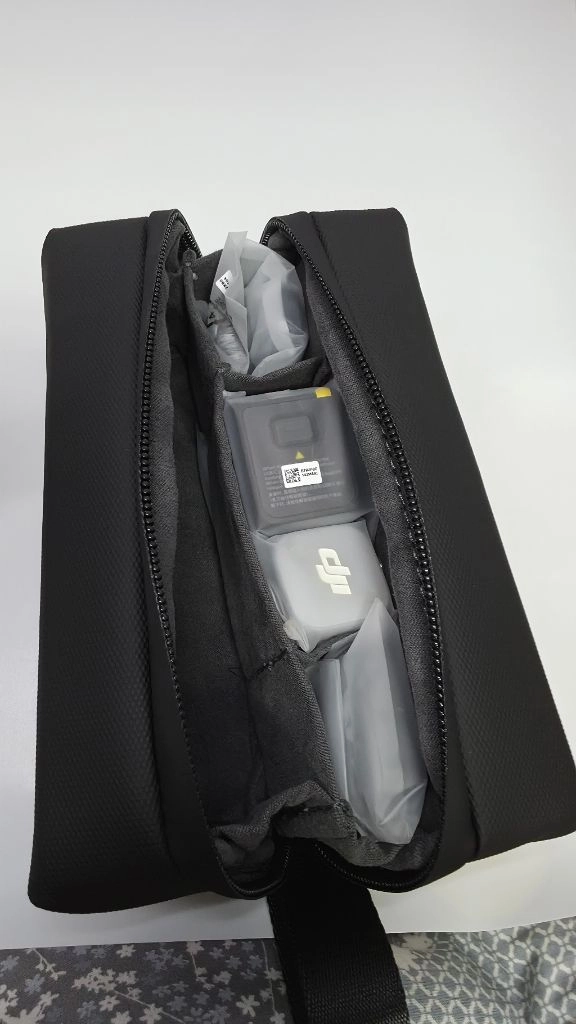 DJI 오즈모 포켓 4P 브이로그 콤보 (10월 구매, 1시간 사용, 풀박스) 이미지