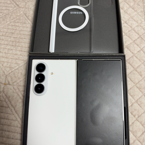 갤럭시 Z폴드8 울트라 크림색상 256GB 자급제 모델 판매합니다 이미지