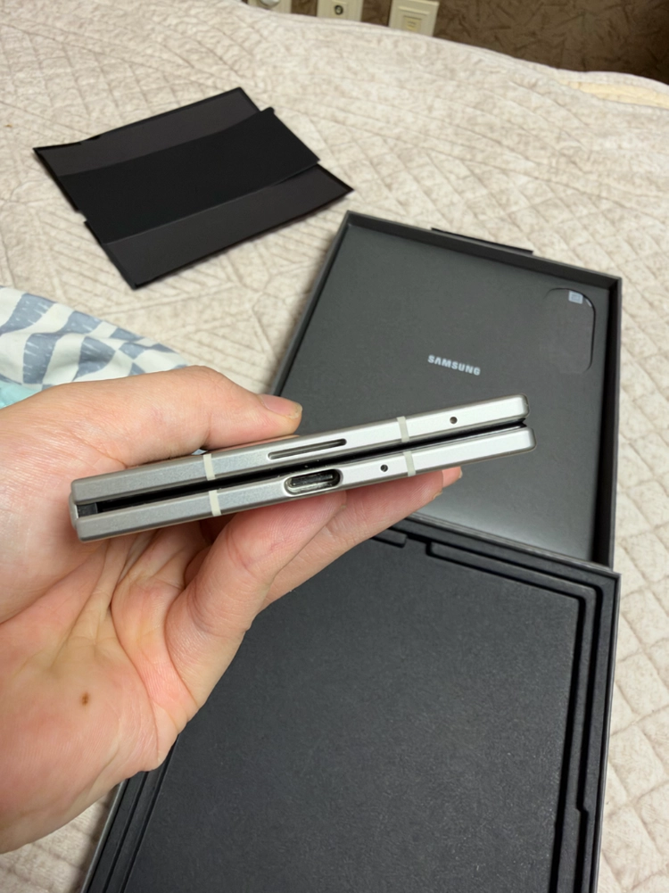 갤럭시 Z폴드8 울트라 크림색상 256GB 자급제 모델 판매합니다 이미지