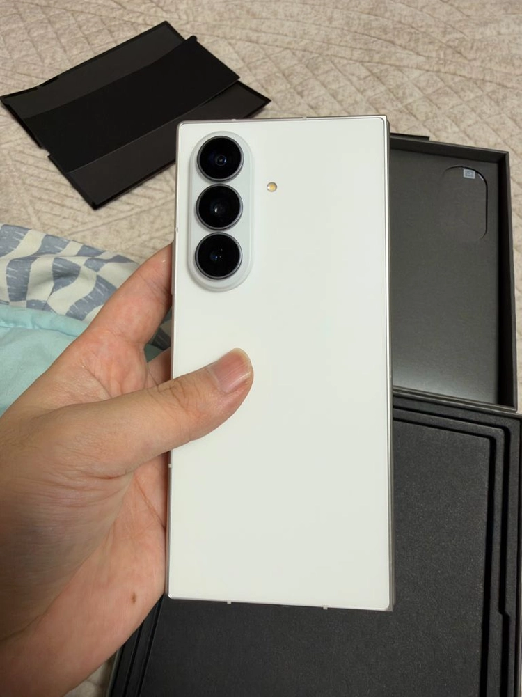 갤럭시 Z폴드8 울트라 크림색상 256GB 자급제 모델 판매합니다 이미지
