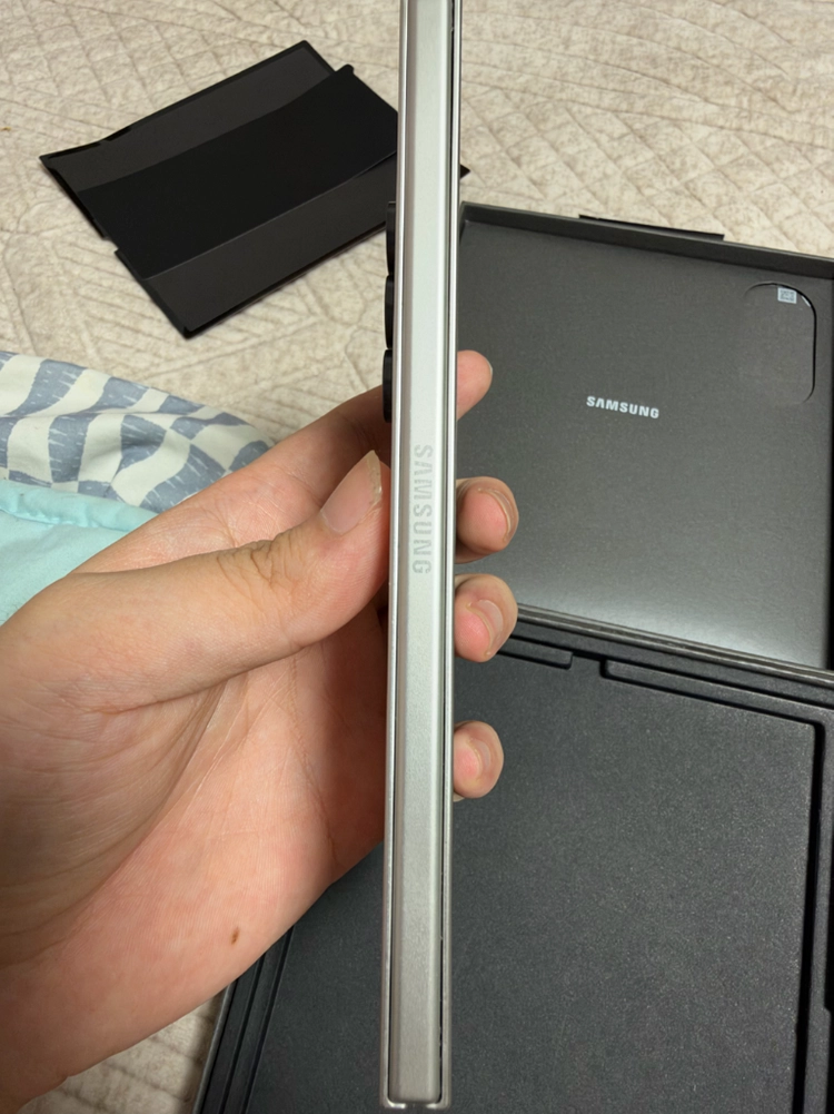 갤럭시 Z폴드8 울트라 크림색상 256GB 자급제 모델 판매합니다 이미지