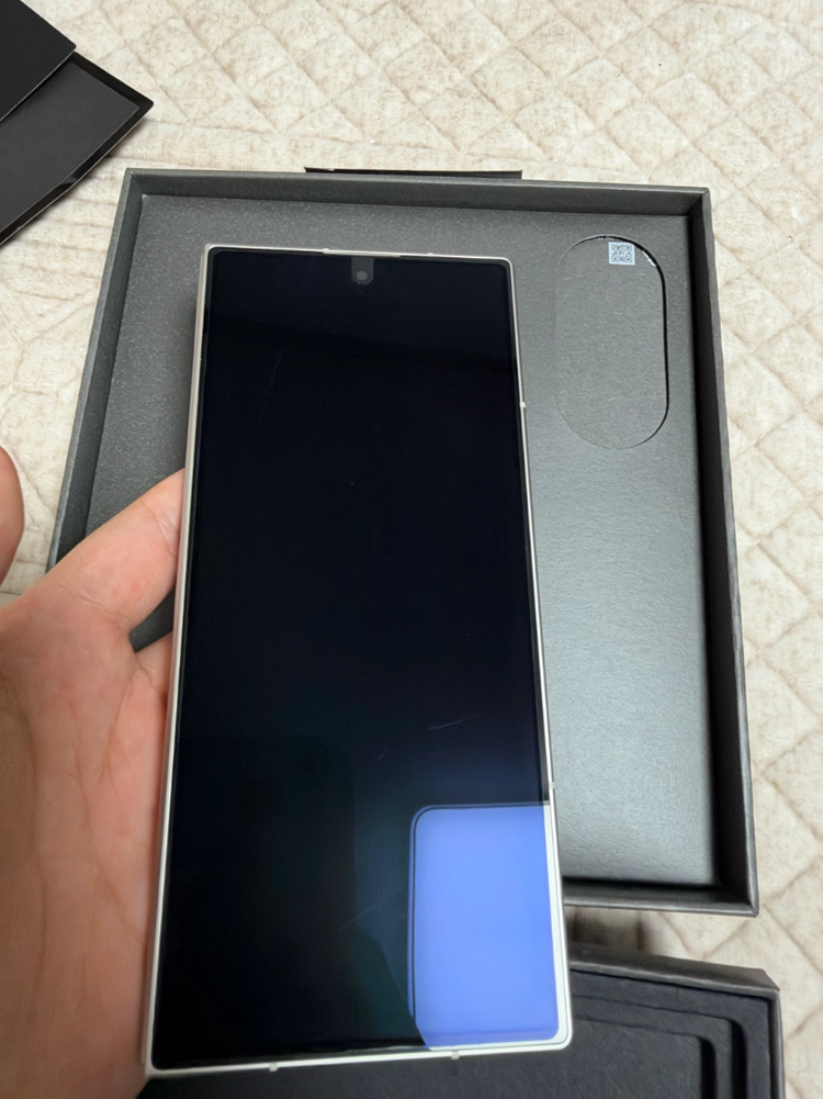 갤럭시 Z폴드8 울트라 크림색상 256GB 자급제 모델 판매합니다 이미지