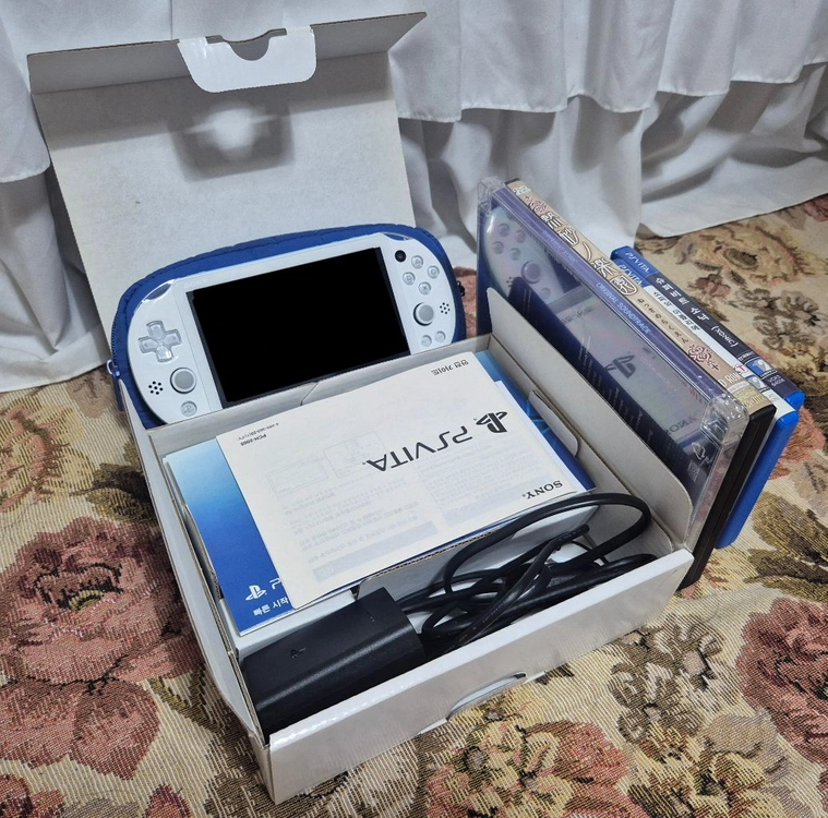 psvita 2세대 라이트블루/화이트 + 외장메모리 64GB 이미지