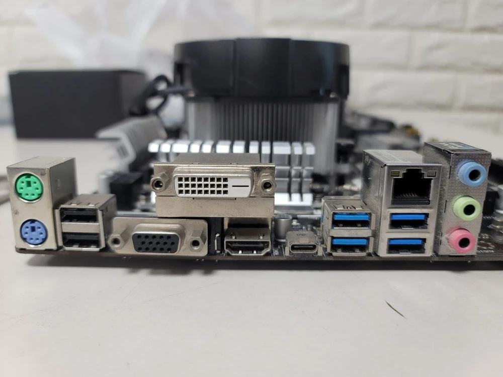 4350g CPU + AB350M Pro4 메인보드 이미지