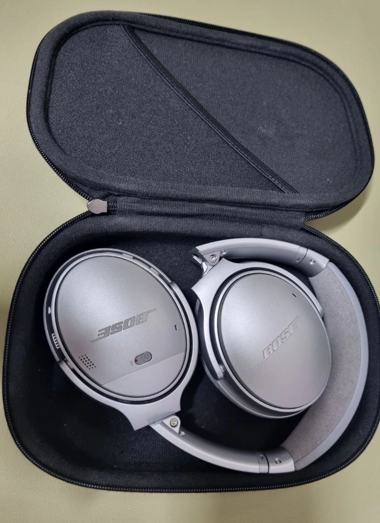 보스 qc35 2세대 실버 s급상태 (배터리,전원스위치 새제품으로 교체완) 이미지