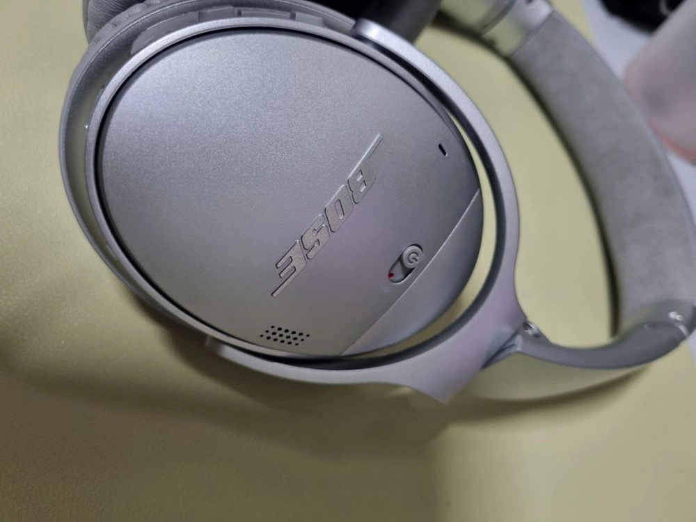 보스 qc35 2세대 실버 s급상태 (배터리,전원스위치 새제품으로 교체완) 이미지