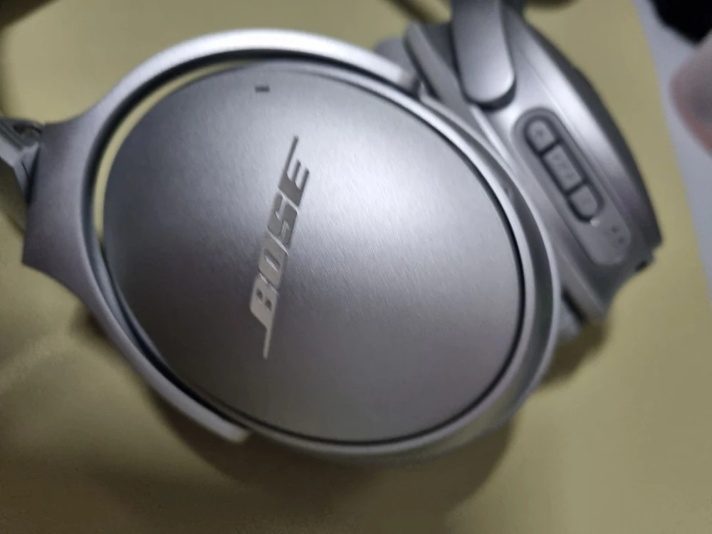 보스 qc35 2세대 실버 s급상태 (배터리,전원스위치 새제품으로 교체완) 이미지