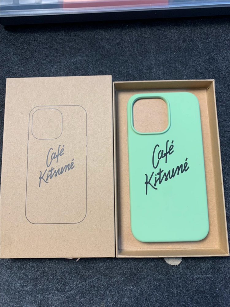 아이폰 13pro 케이스 cafe 메종키츠네 콜라보 이미지