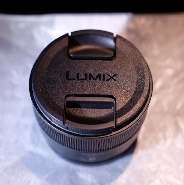 파나소닉 루믹스 40mm F2 단렌즈 이미지