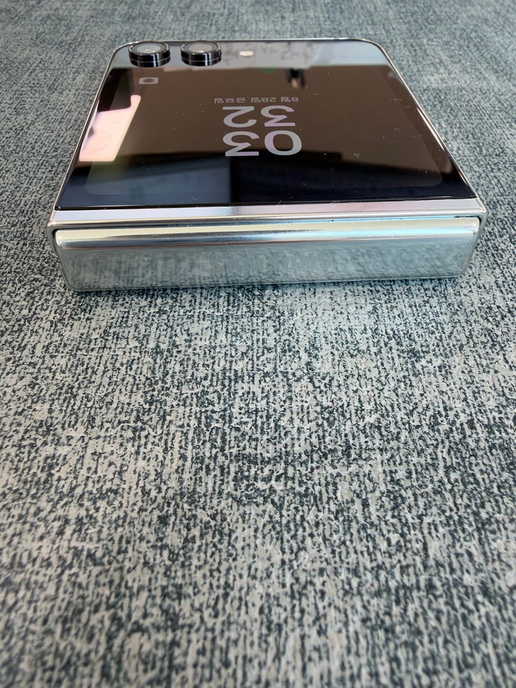 갤럭시Z플립5 256G 민트 게임용 서브용 강력추천 11만원 판매해요 이미지