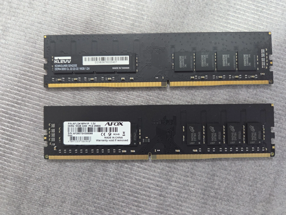 DDR4 3200MHz 16GB x 2개 (32GB) - 안심되는 중고거래