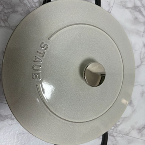스타우브 알라딘 핫 화이트 트러플 24cm 이미지