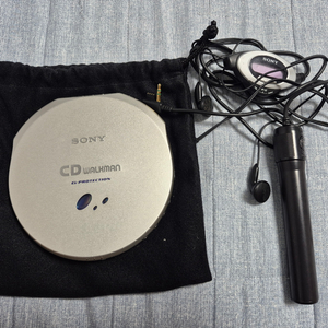 SONY D-E990 SILVER색상 정상작동품 판매합니다. 이미지