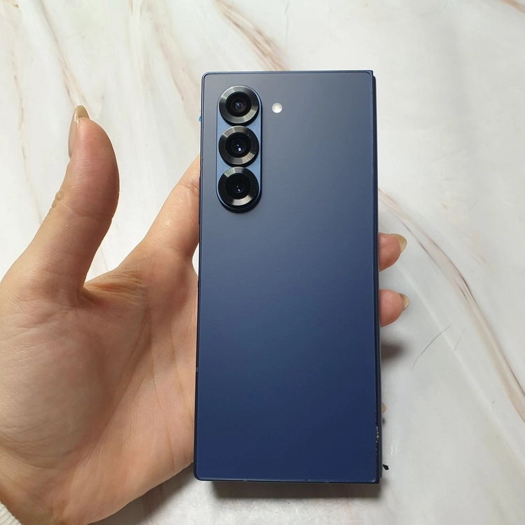 LG 갤럭시 Z폴드6 5G 블루 256G 저렴히 판매합니다 이미지