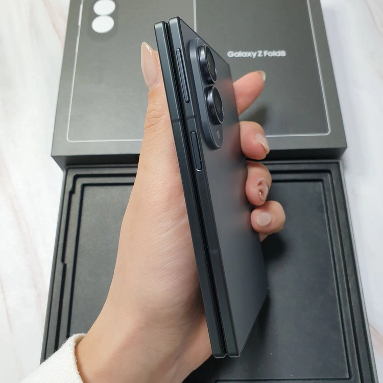 LG 갤럭시 Z폴드8 와이드 그라파이트 256G A급 풀박스 판매 이미지