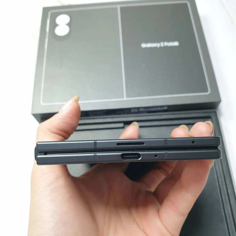 LG 갤럭시 Z폴드8 와이드 그라파이트 256G A급 풀박스 판매 이미지