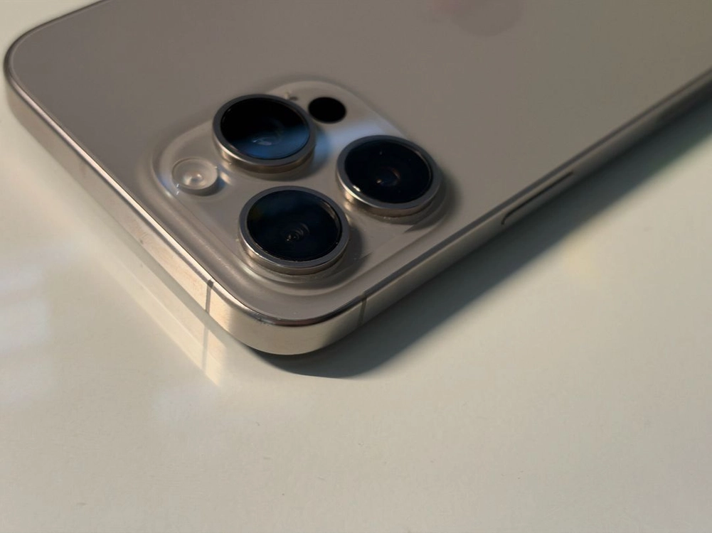 아이폰 15 프로 맥스 256GB 그레이 미국판 모델 판매합니다. 이미지