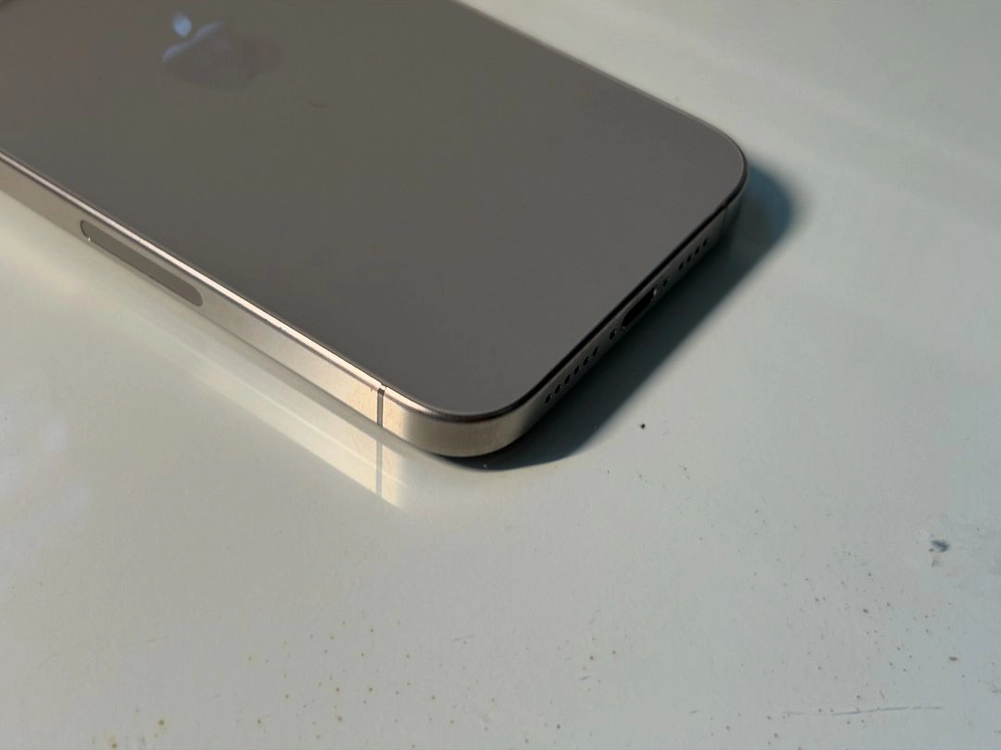 아이폰 15 프로 맥스 256GB 그레이 미국판 모델 판매합니다. 이미지