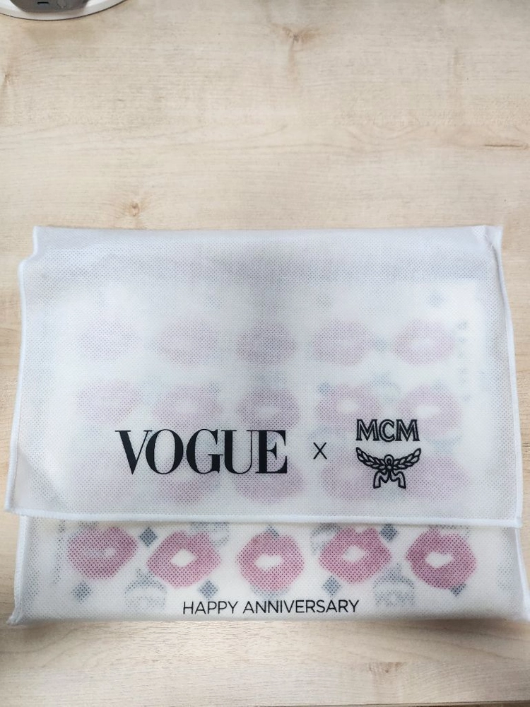 [한정판] MCM x 보그 코리아 콜라보 키스마크 비세토스 클러치백 이미지