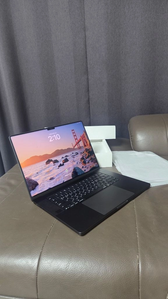 새제품 맥북 프로 16 인치 M5 Pro 쿨매 (원가499만원) 이미지