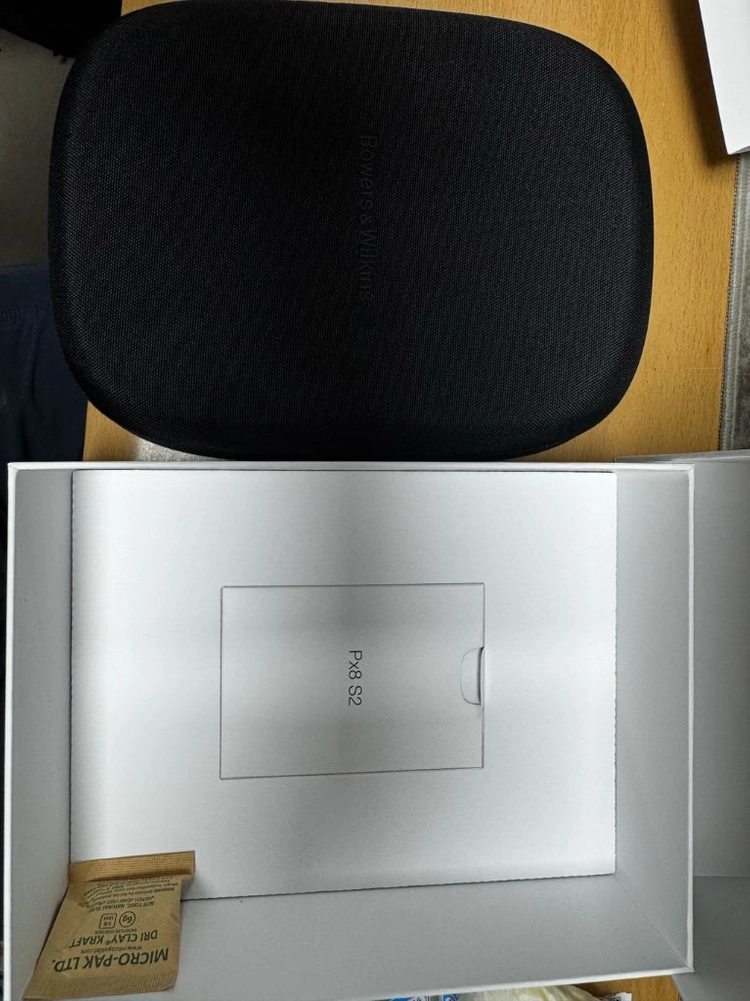 바워스앤윌킨스(Bowers & Wilkins) PX8 S2 헤드셋 판매합니다. 이미지