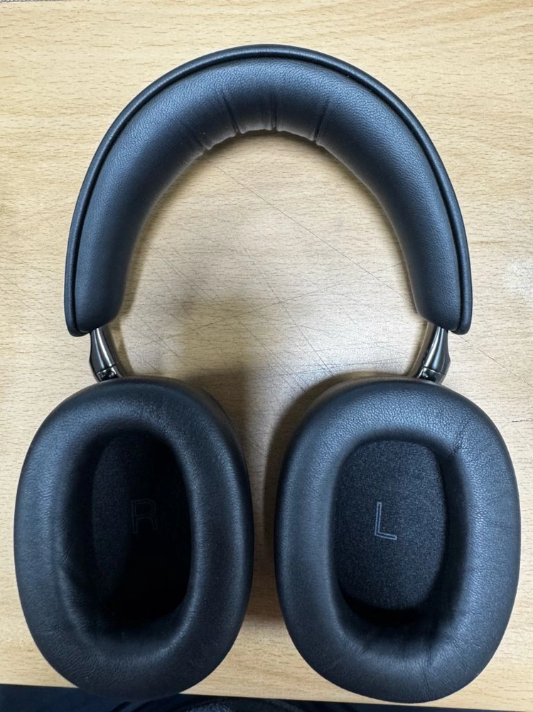 바워스앤윌킨스(Bowers & Wilkins) PX8 S2 헤드셋 판매합니다. 이미지