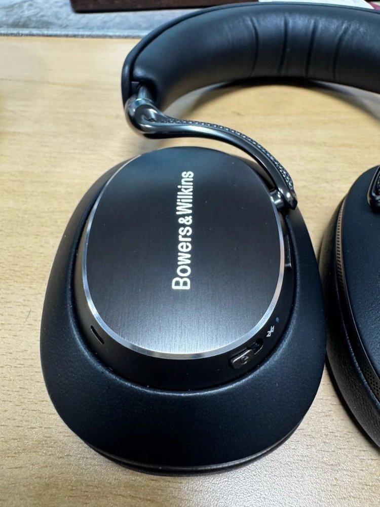 바워스앤윌킨스(Bowers & Wilkins) PX8 S2 헤드셋 판매합니다. 이미지