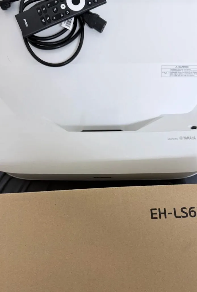 엡손 EH-LS650W 4K 초단초점 빔프로젝터 이미지