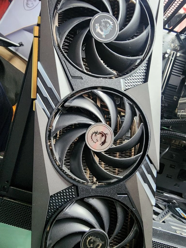 msi rtx4070 trio 그래픽카드 이미지