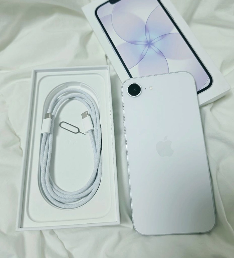 아이폰 17e 화이트 256GB 자급제 이미지