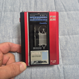 AIWA HS-J7 RED색상 작동품 판매합니다. 이미지