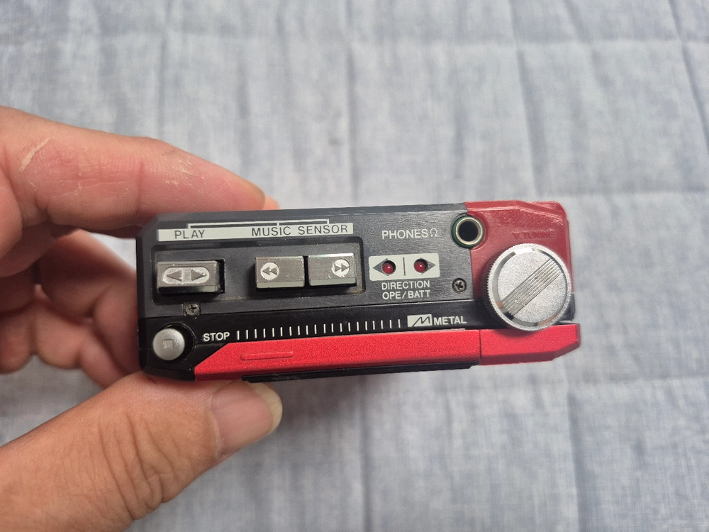 AIWA HS-J7 RED색상 작동품 판매합니다. 이미지