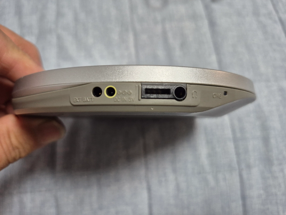 SONY D-EJ720 CHROME색상 정상작동품 판매합니다. 이미지