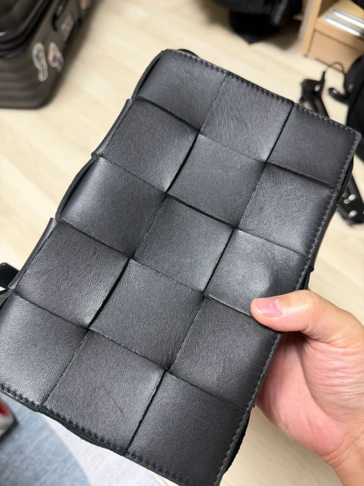 보테가베네타 카스트백 무광 이미지