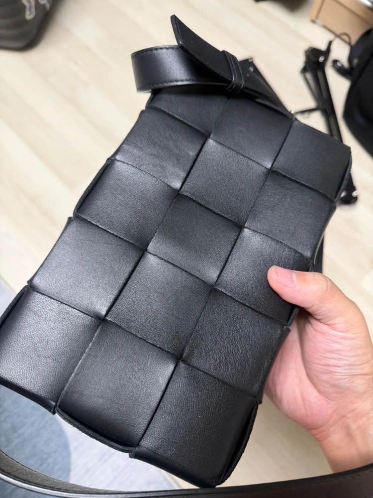 보테가베네타 카스트백 무광 이미지