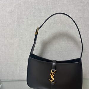 생로랑 호보백 LE 5 A 7 이미지