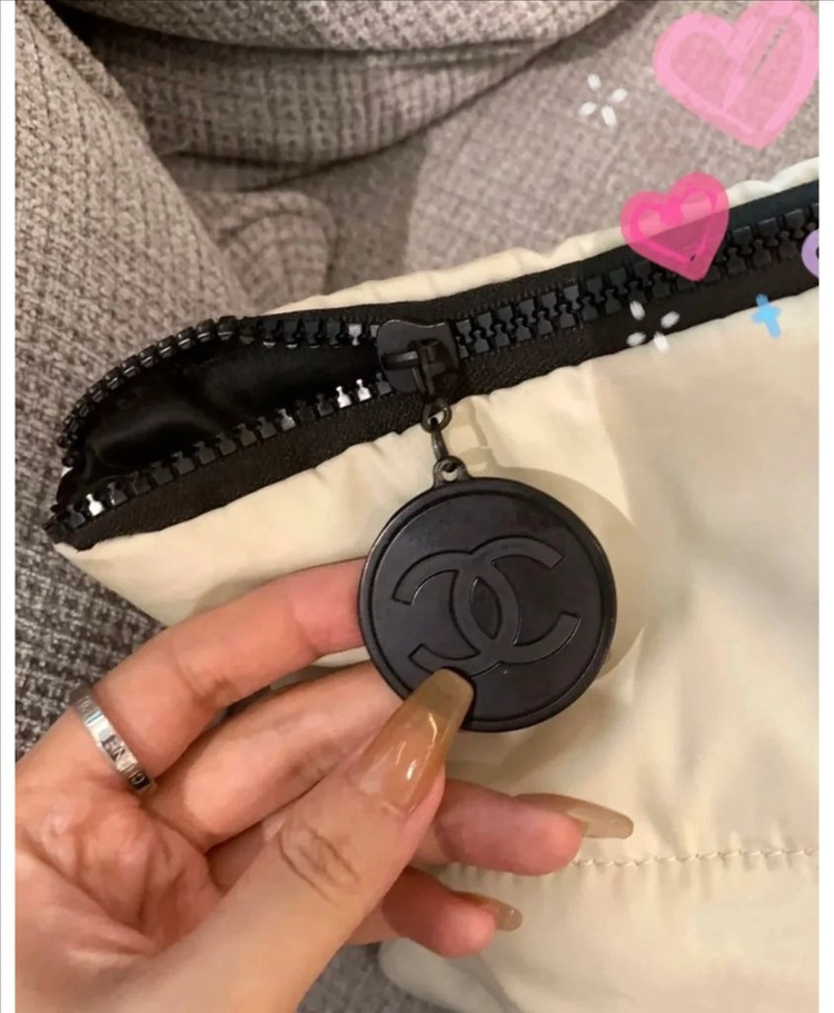 샤넬뷰티 패딩파우치 아이보리 이미지