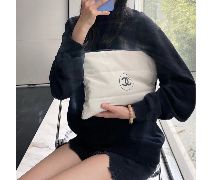 샤넬뷰티 패딩파우치 아이보리 이미지