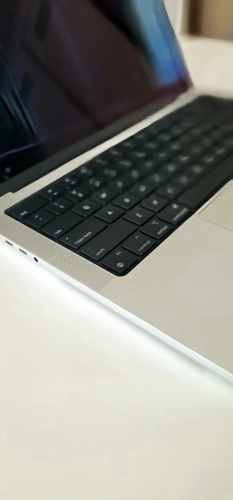 [액정만 불량 48사이클 S급] A2442 맥북 M1프로 16GB 512GB (썬더볼트 도킹포함) 이미지