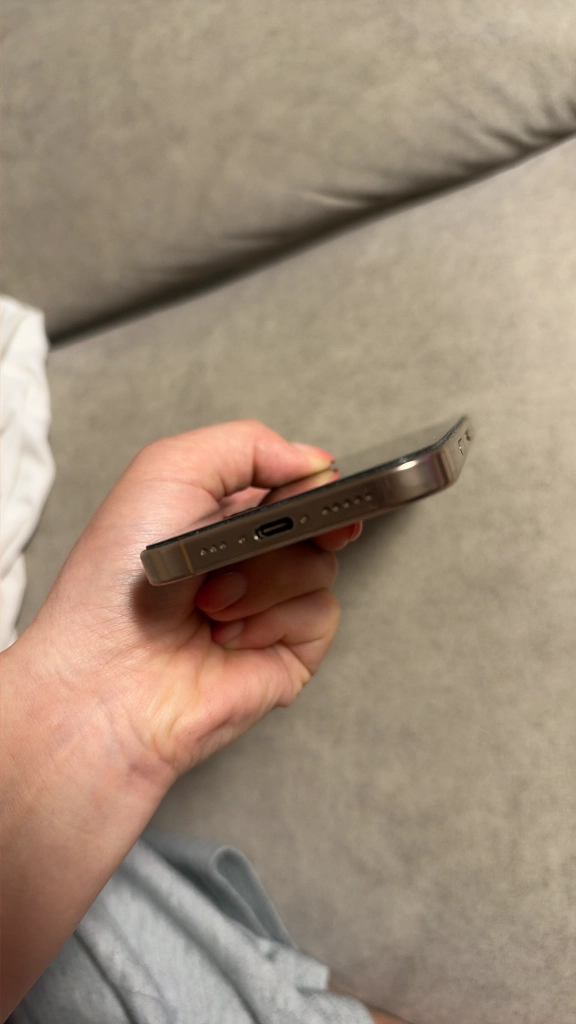 아이폰 16 프로 256GB 데저트 티타늄 이미지
