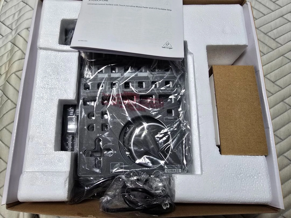 X TOUCH ONE 엑스터치원 DAW 컨트롤러 판매 합니다 이미지