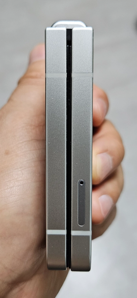 갤럭시 Z플립6 실버 256GB 싸게 팝니다. 이미지