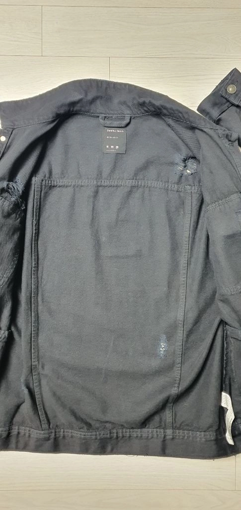 Bershka Denim 블랙 데미지자켓(해외판) 105호 실측! S급! 드라이완료! 이미지
