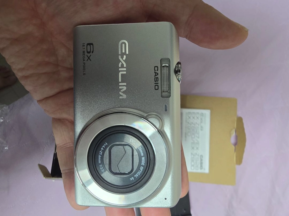 카시오 엑슬림 Z900 디지털카메라 이미지