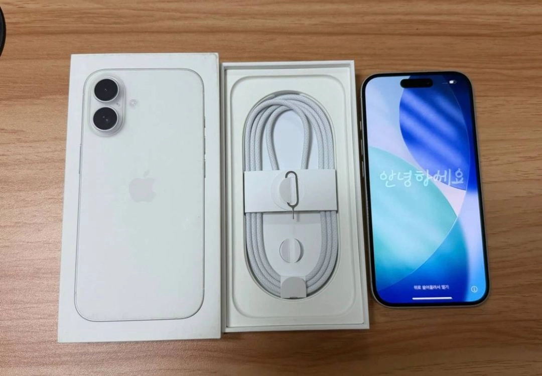 아이폰 16 화이트 128GB 풀박스 - 안심되는 중고거래